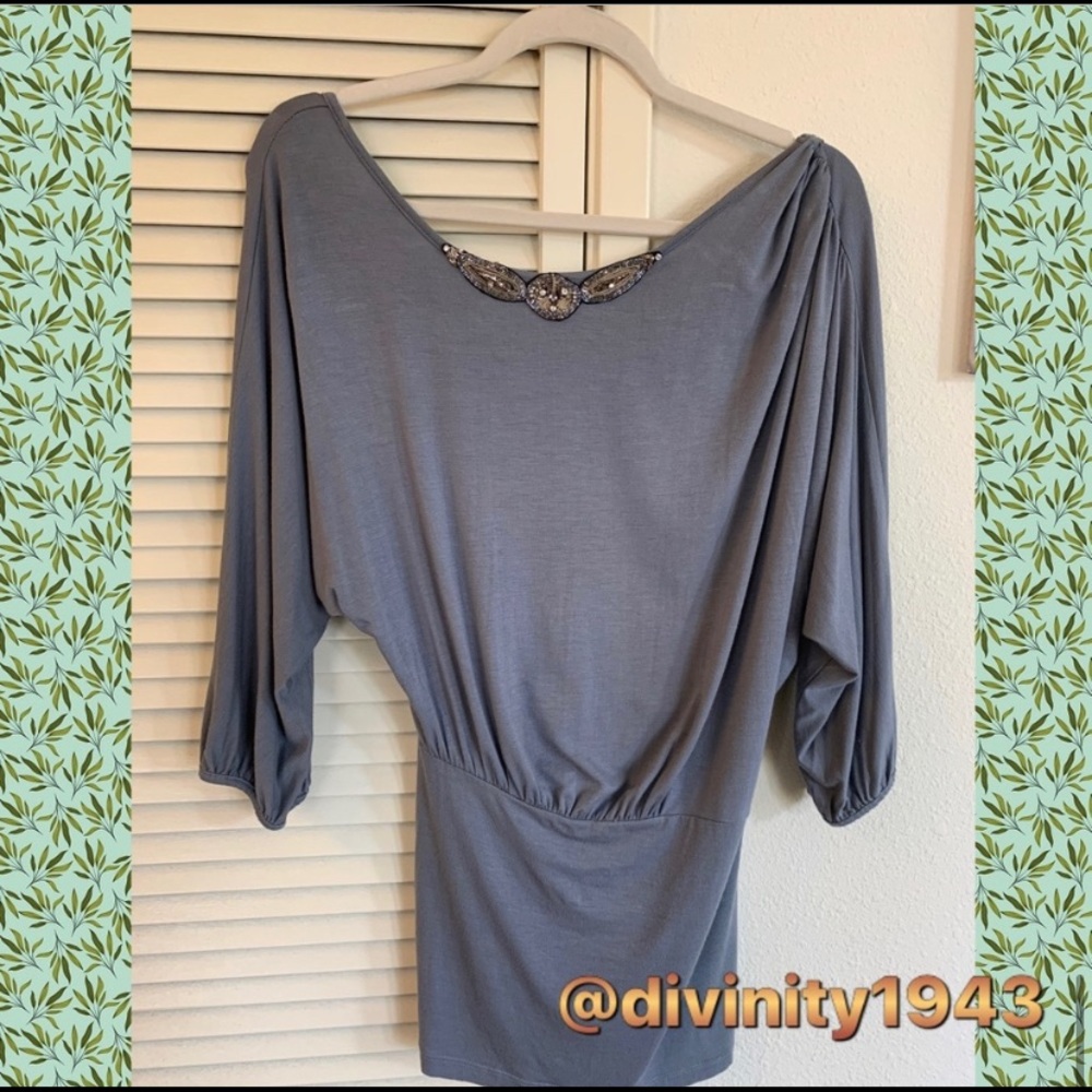 •VELVET®️bejeweled neckline top